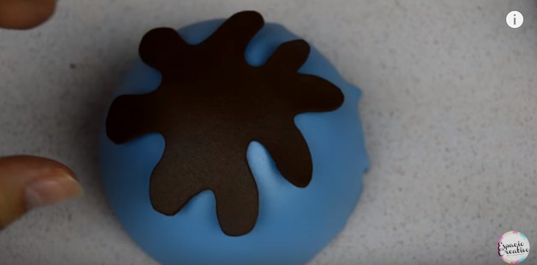 Caja con forma de cupcakes en goma eva 6